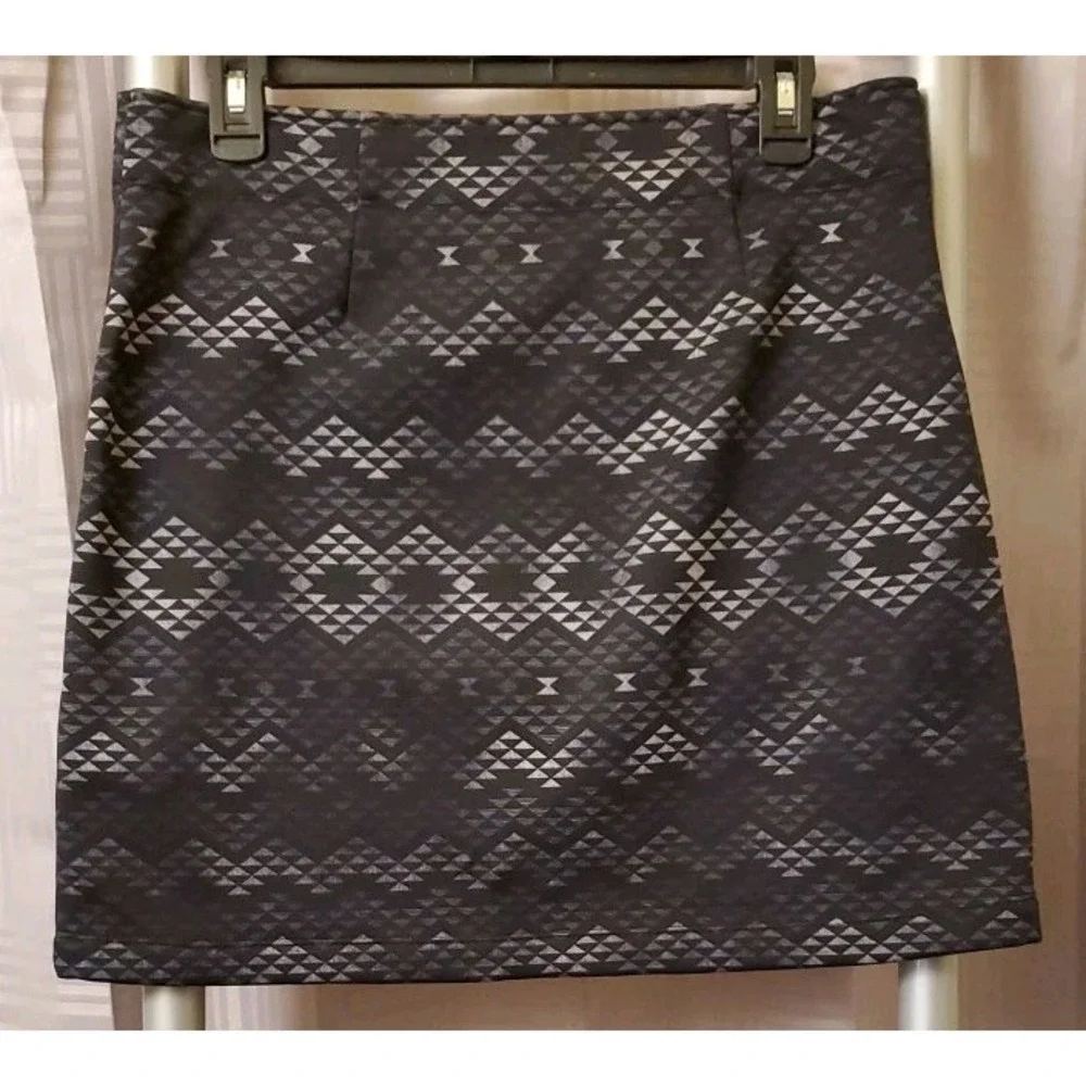 Athleta Black Skirt Medium Geometric Pull On‎ Athleisure Casual